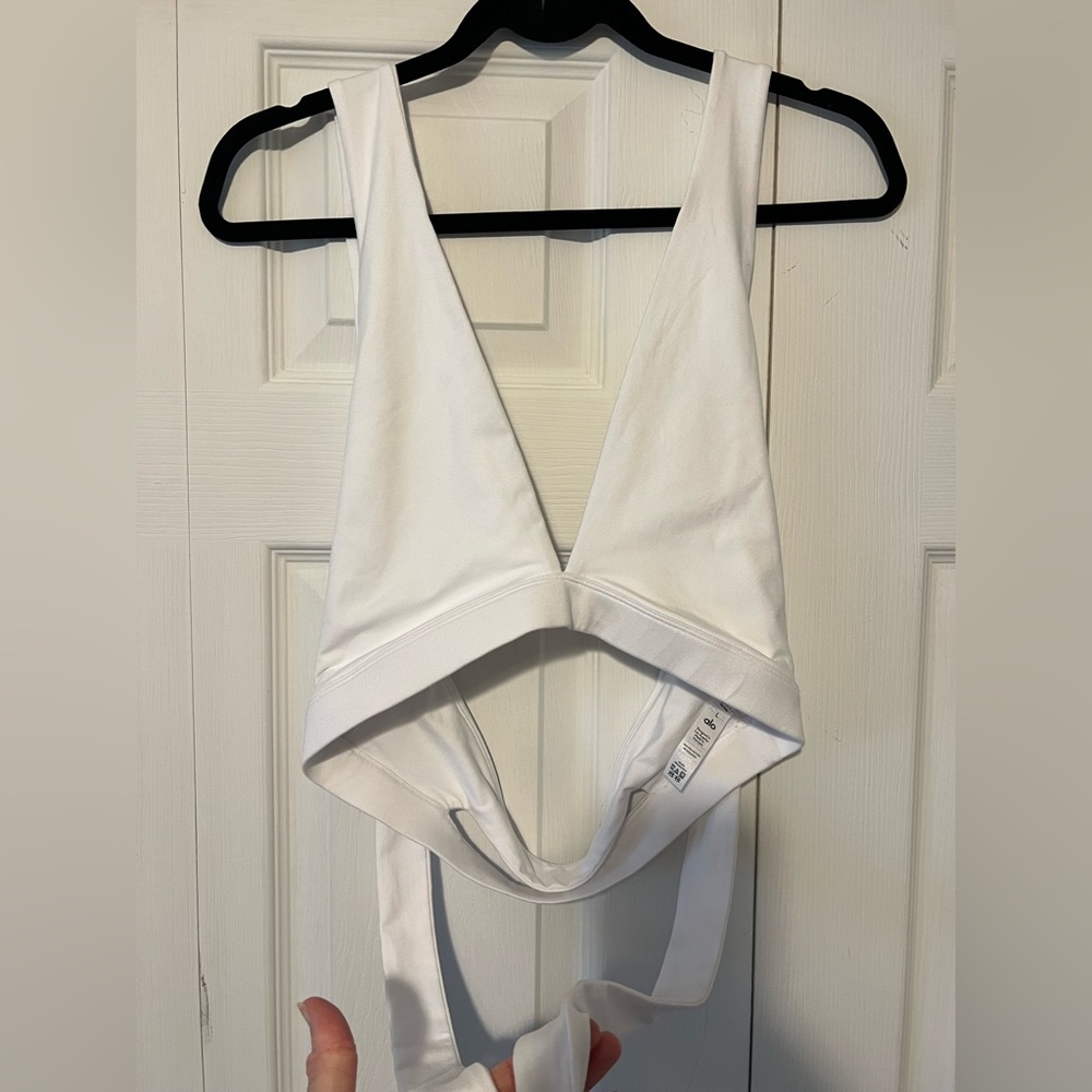Never worn Alo Yoga Soft Stitch Switch It Up top in white